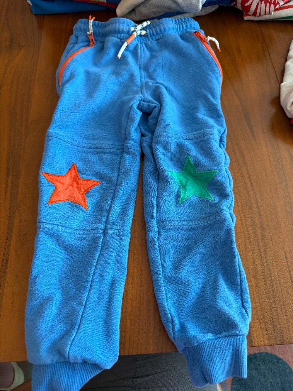 Mini Boden Boys Joggers with Star Patches and Pockets / Size 5-6